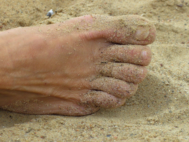 fuß im sand-ohne datum ;)