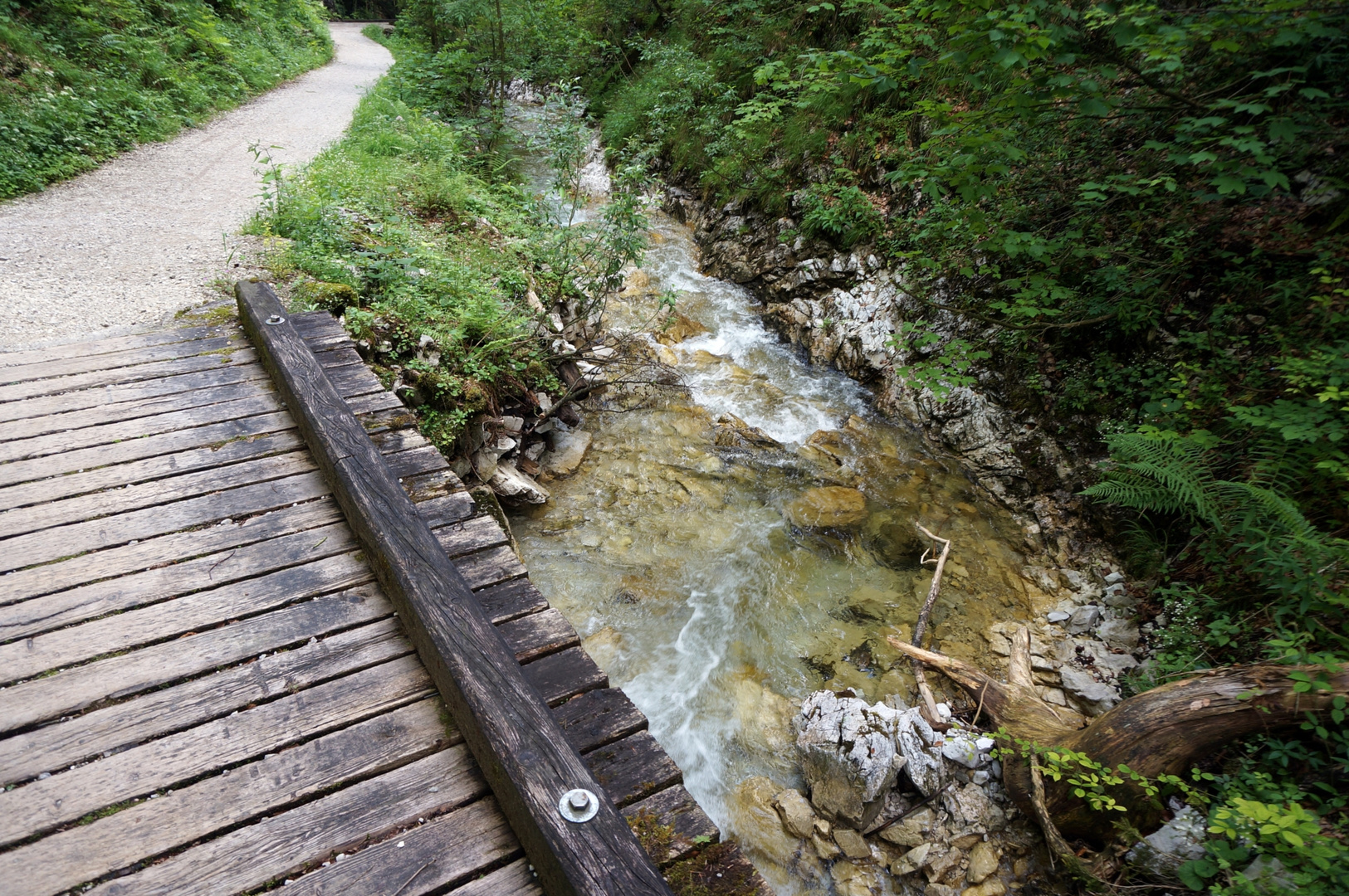 fuß und radl WEG AM GEBIRGSBACH