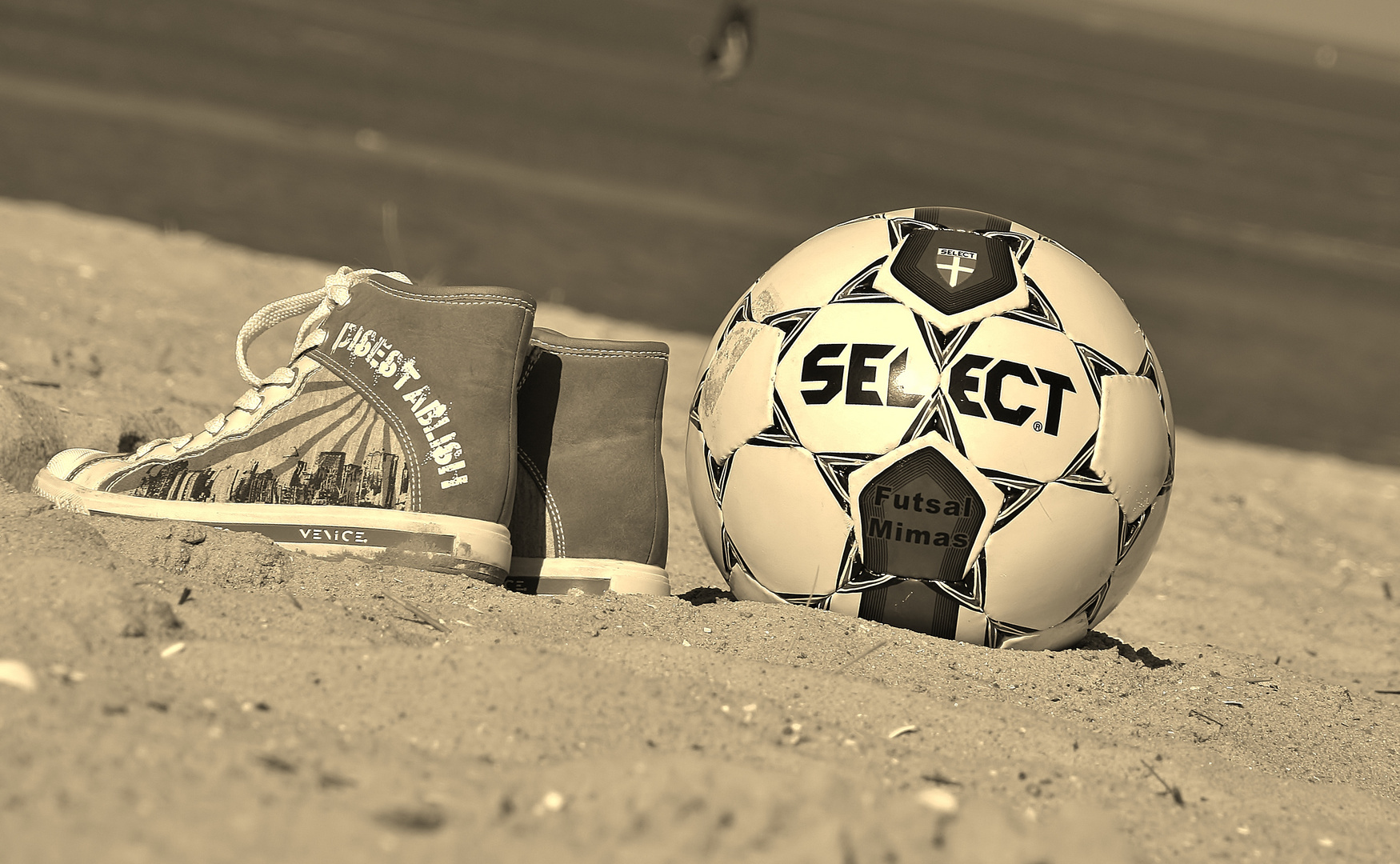 Fußball am Strand