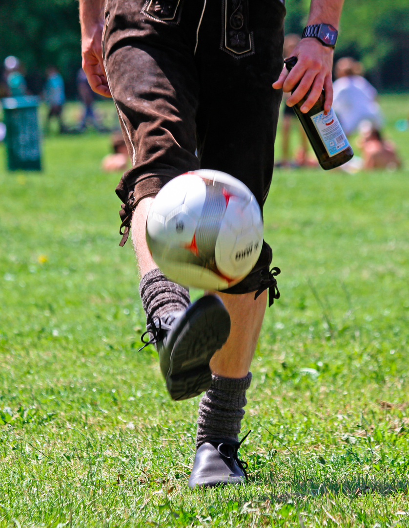 Fussball, Bier und Lederhose