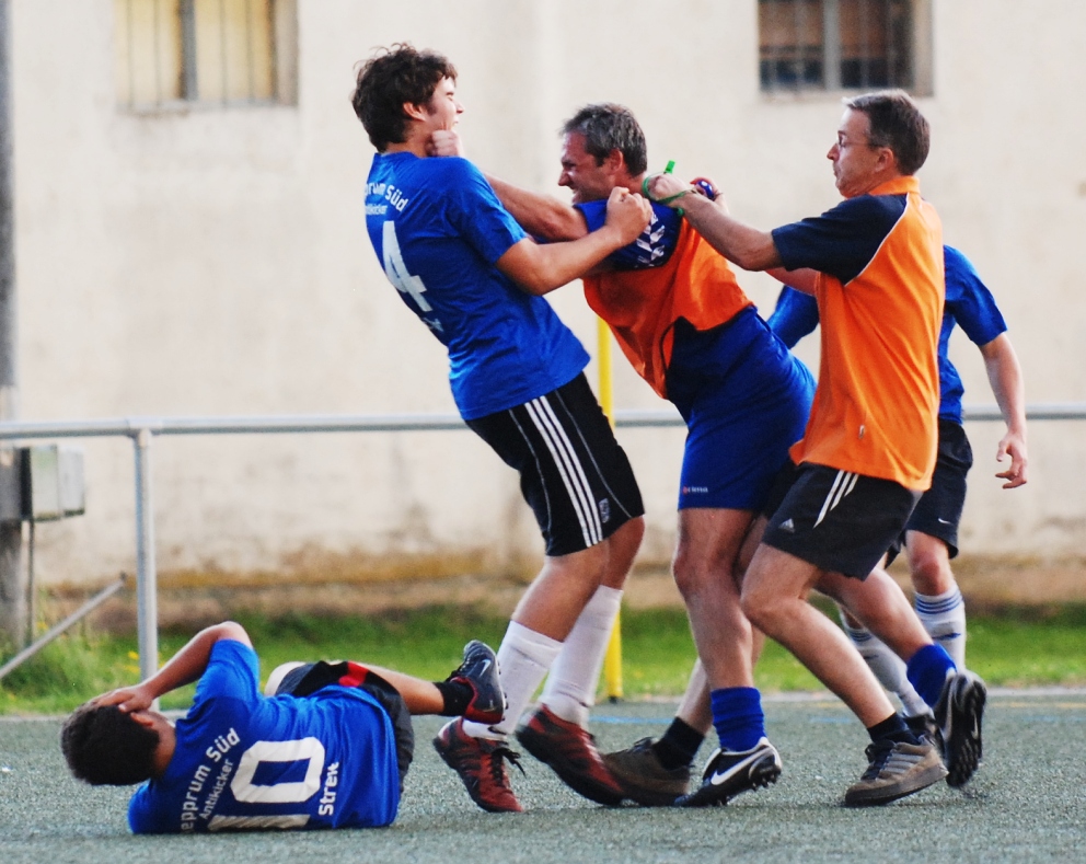 Fußball, die schönste Nebensache der Welt. Foto & Bild sport