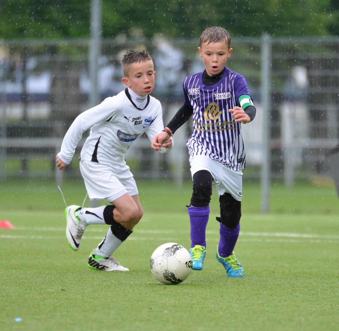 Fußball im Regen