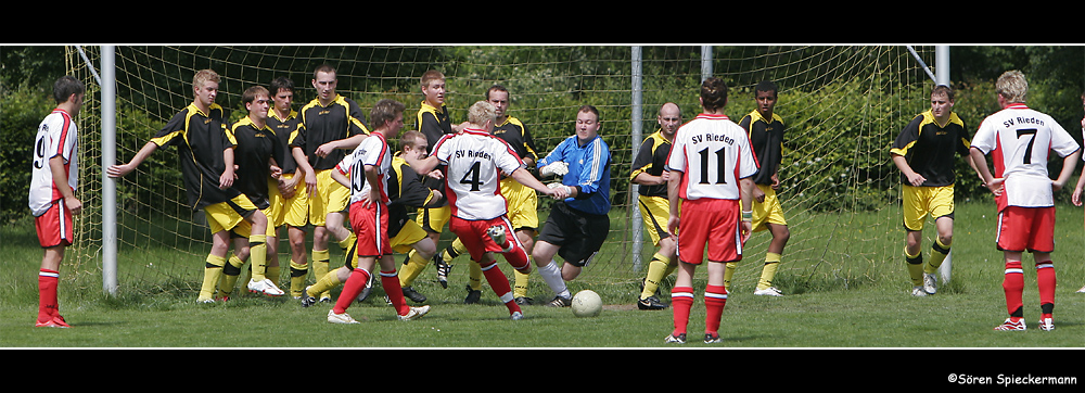 Fussball im Ultra-Breitwandformat