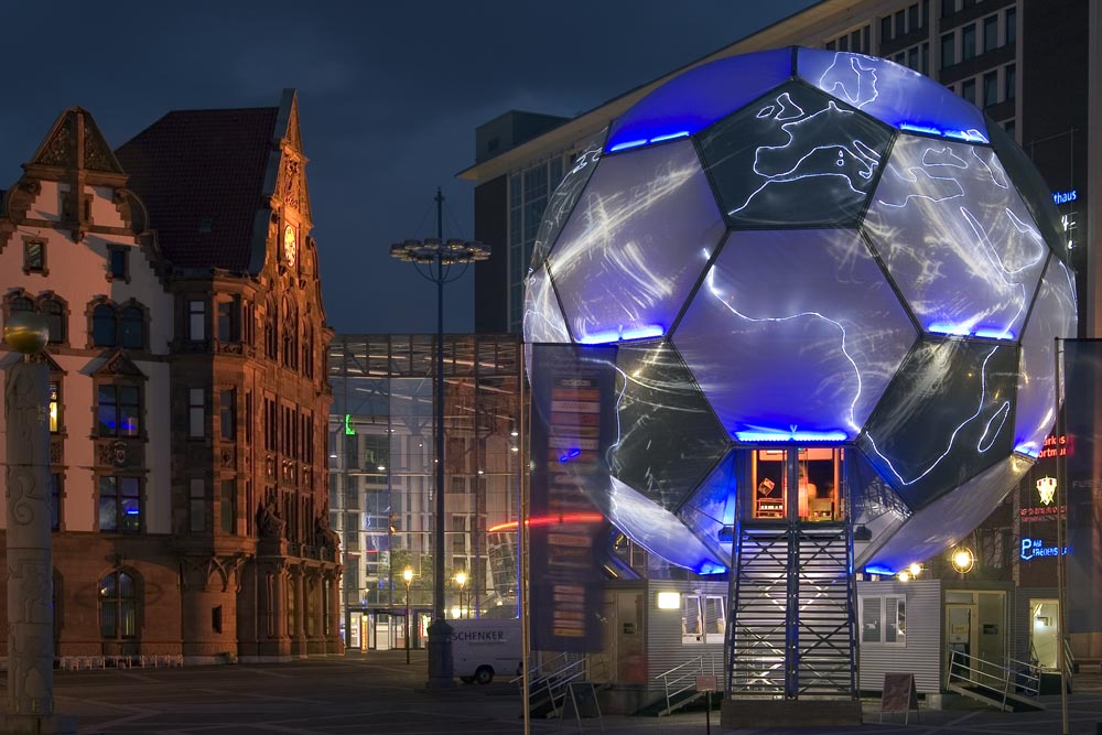 Fussball in Dortmund bei Nacht