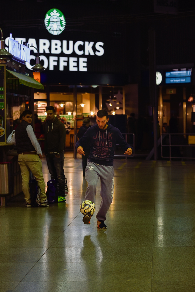 Fußball kann man überall spielen ...