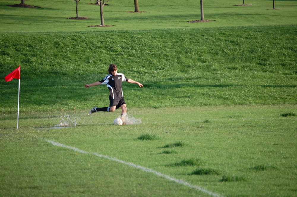 Fussball nach dem Regen