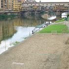 Fussball-Spezialtrainingsplatz an der Ponte Vecchio - Florenz