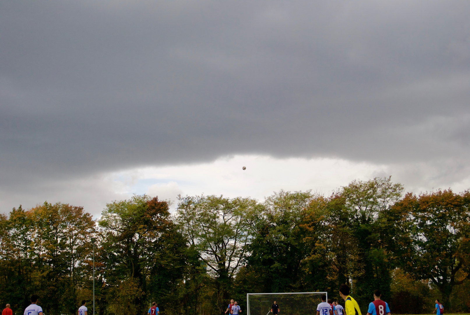 Fussball zwischen Himmel und Erde