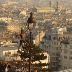 Fußballkünstler vor der Sacre Coeur auf dem Butte Montmartre