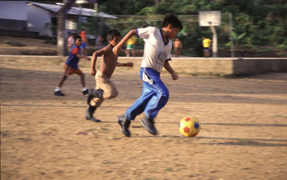 Fußballspiel in Shaime (Ecuador)