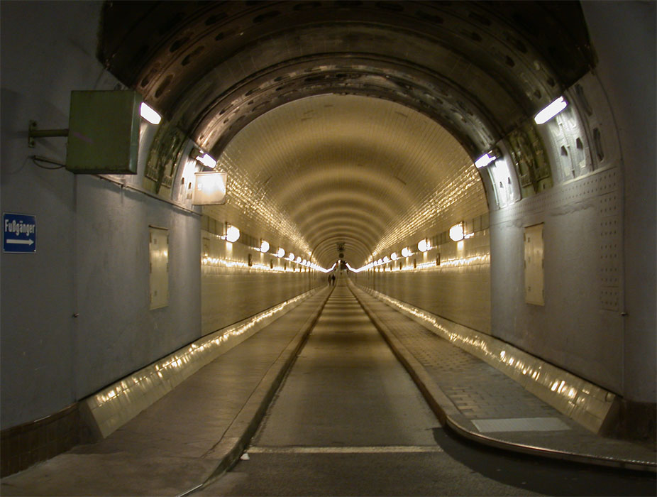 Fussgänger Elbtunnel