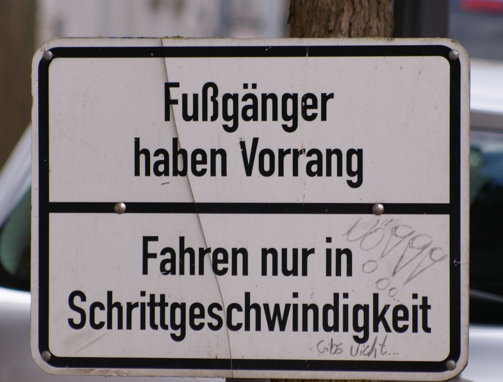 Fussganger Haben Vorrang Manfred H Drewa