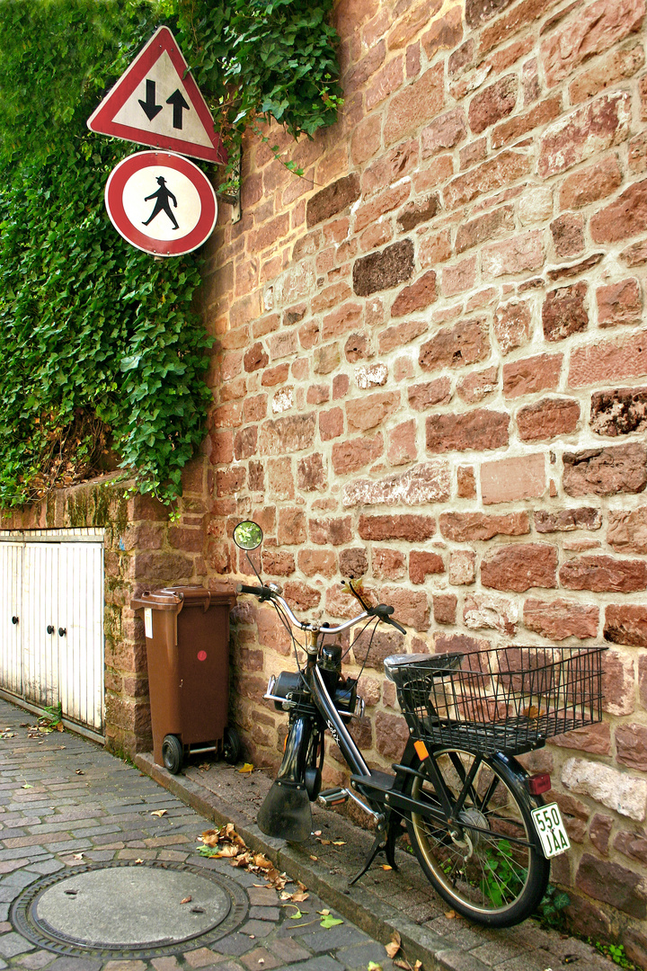 Fußgänger im Gegenverkehr