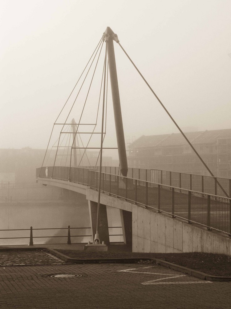 Fußgängerbrücke am Leeraner Hafen