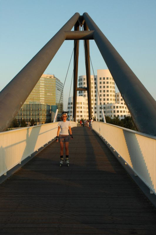 Fussgängerbrücke am Medienhafen