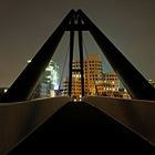 - Fußgängerbrücke am Medienhafen