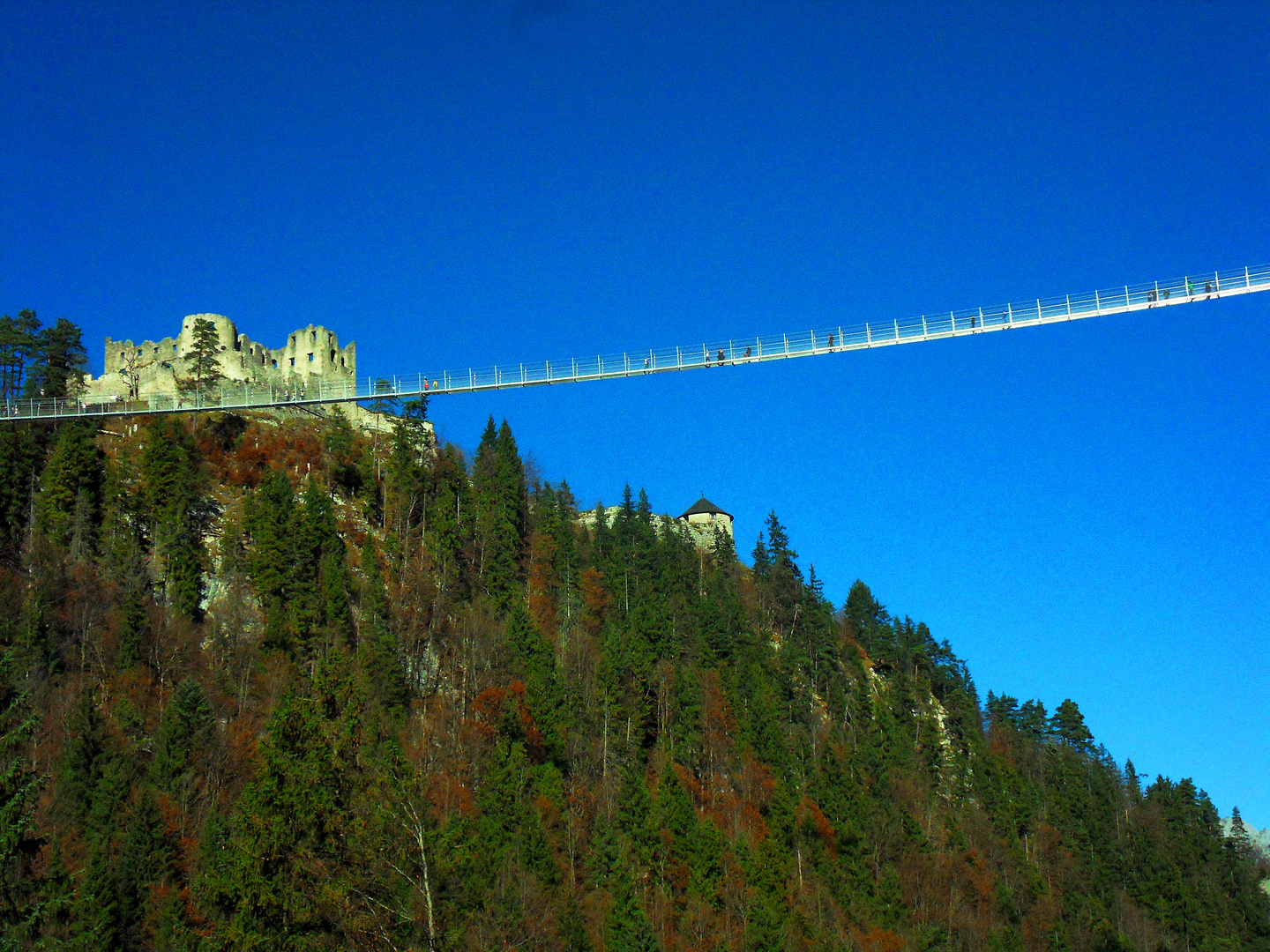 Fußgängerbrücke b