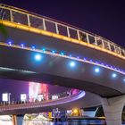 Fussgängerbrücke bei Nacht