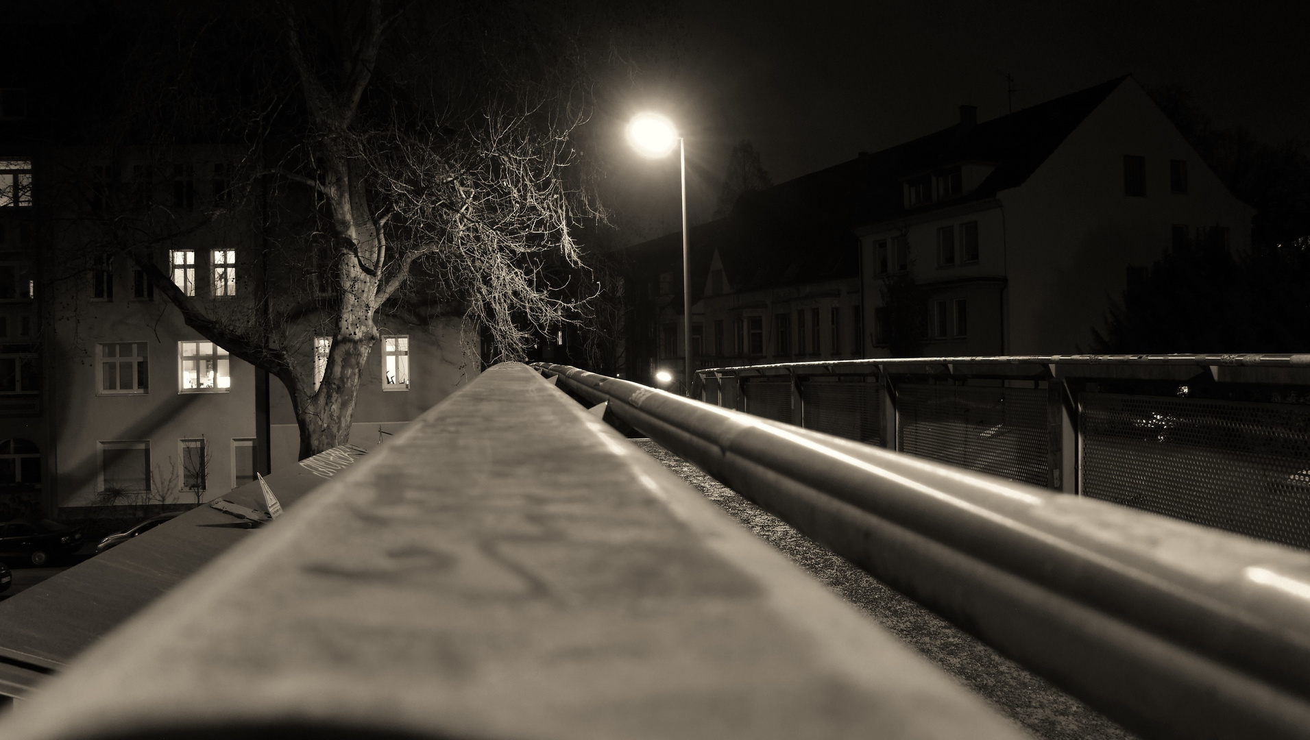 Fußgängerbrücke bei Nacht!