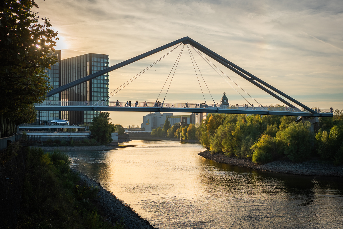 Fußgängerbrücke im Medienhafen Düsseldorf