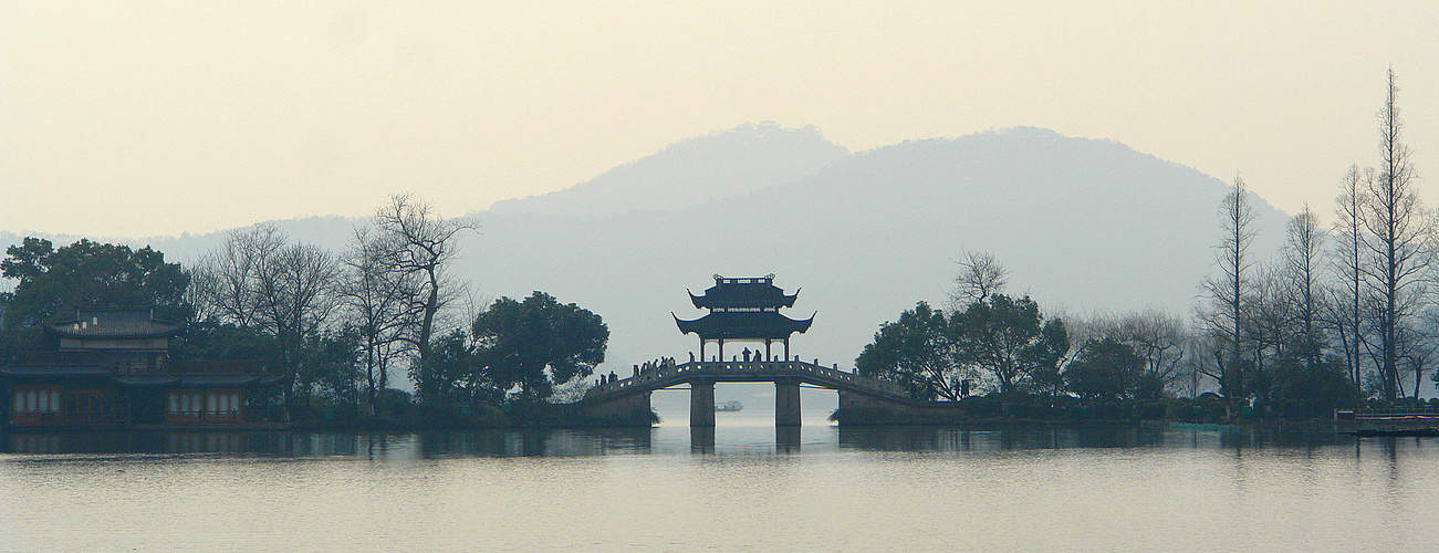 Fußgängerbrücke im Western Lake, Hangzhou
