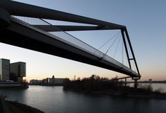 Fußgängerbrücke in Düsseldorf / Nähe Medienhafen