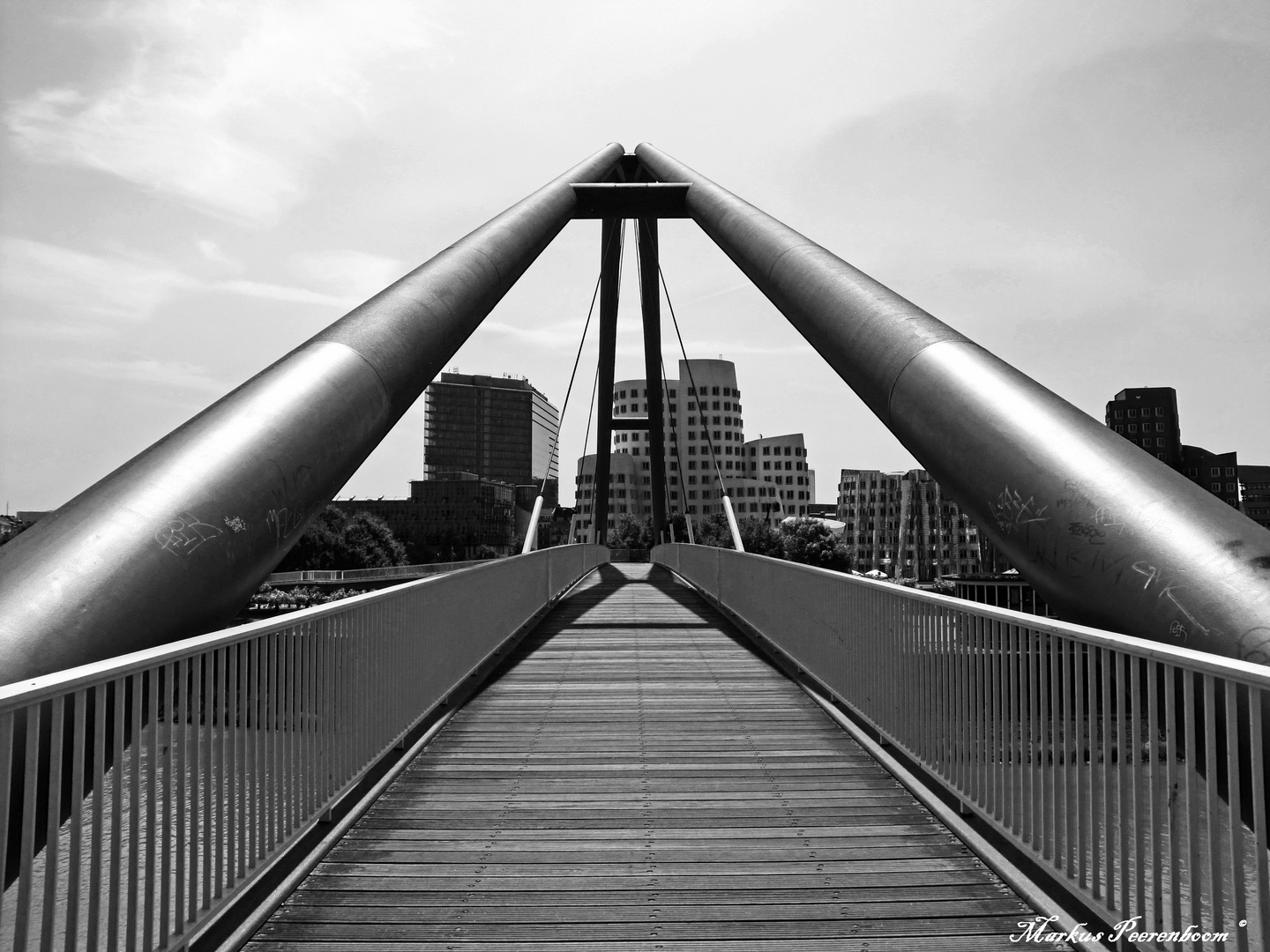 Fußgängerbrücke zum Medienhafen