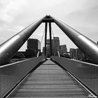 Fußgängerbrücke zum Medienhafen