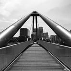 Fußgängerbrücke zum Medienhafen