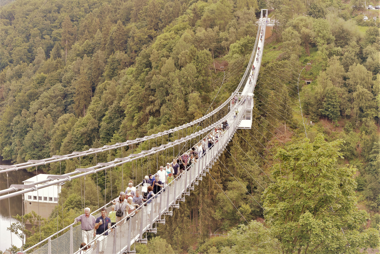 Fußgängerhängebrücke