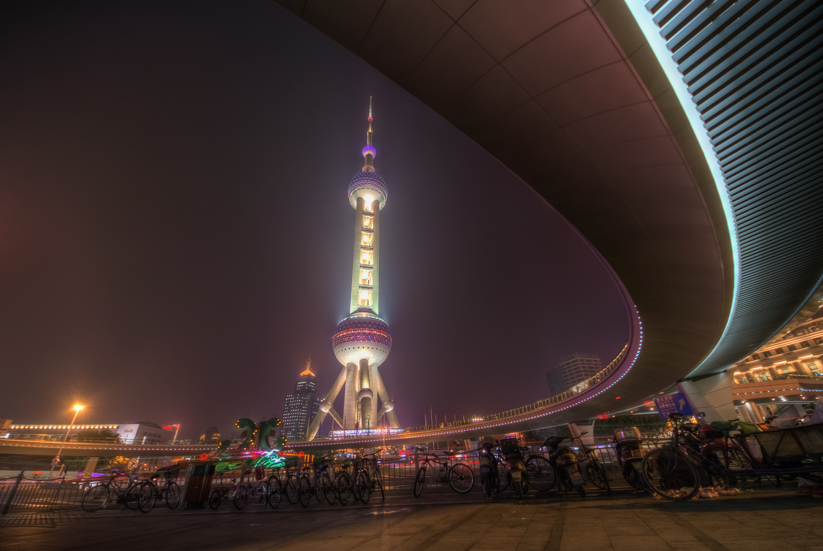 Fußgängerhighway zum Pearl Tower