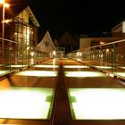 Fußgängersteg bei Nacht in Reutlingen