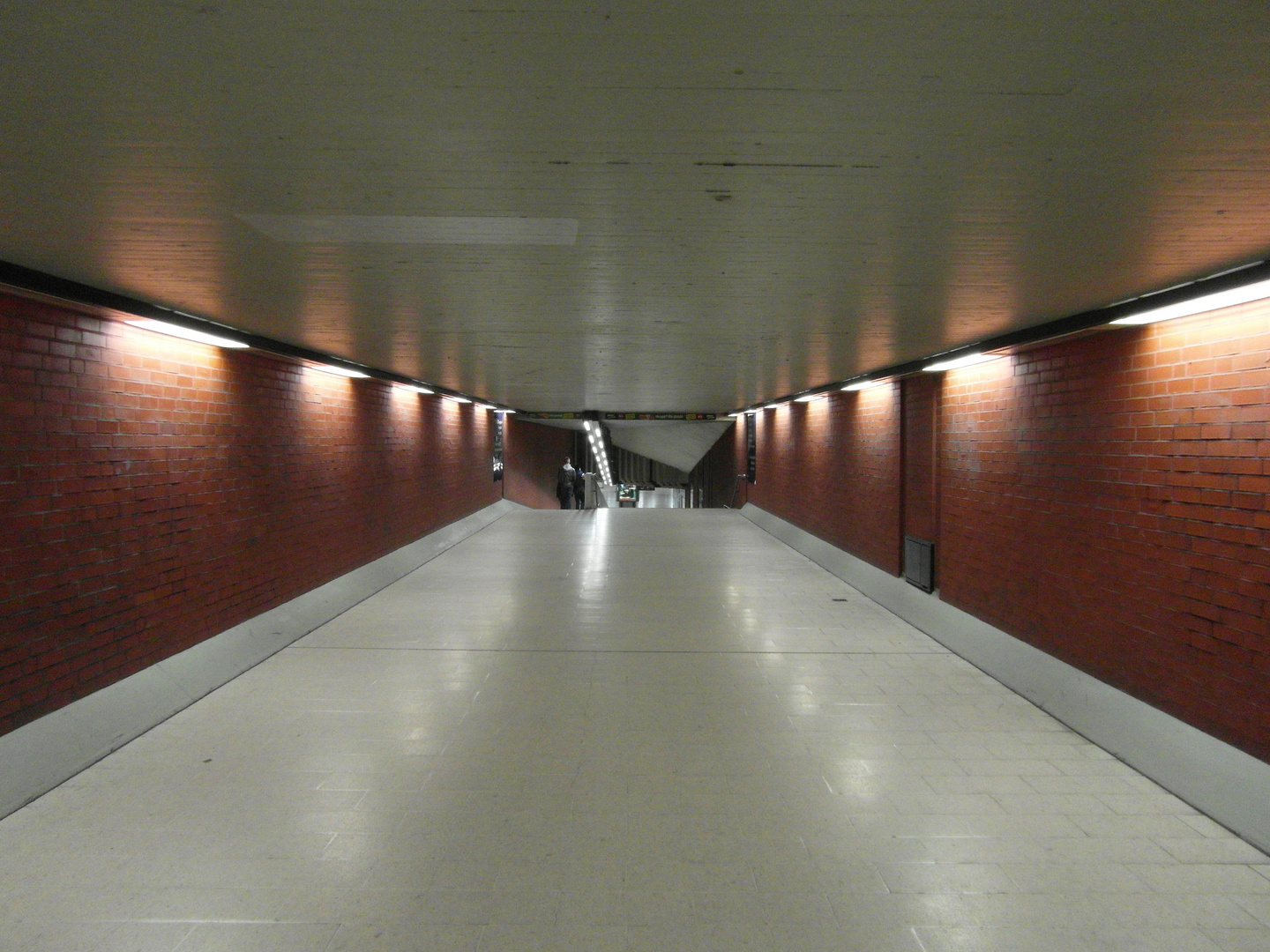 Fußgängertunnel (mit Perspektive ??)