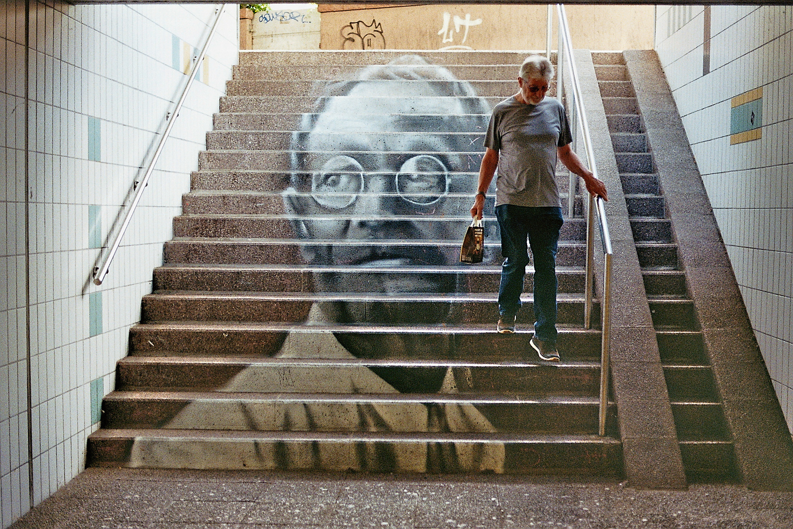 Fußgängerunterführung in Calw mit Trittstufenbild Hermann Hesse  (2).jpg