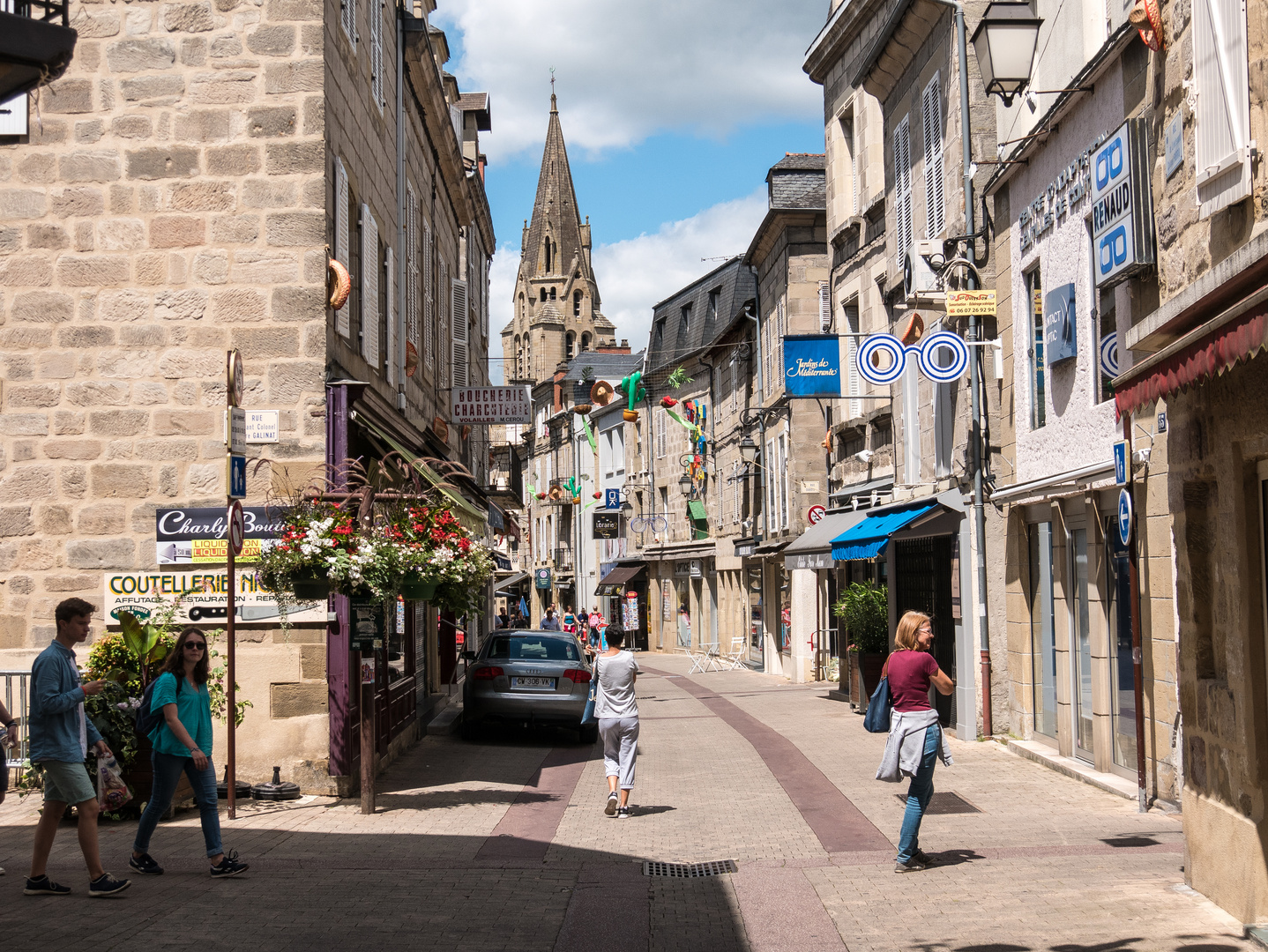 Fußgängerzone in Brive-la-Gaillarde Foto & Bild | france, world, europe ...