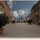 Fußgängerzone in Speyer mit Blick auf den Altpörtel (Turm)