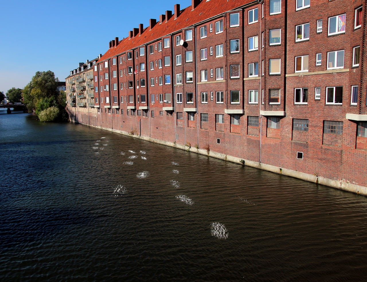 Fußspuren auf dem Wasser