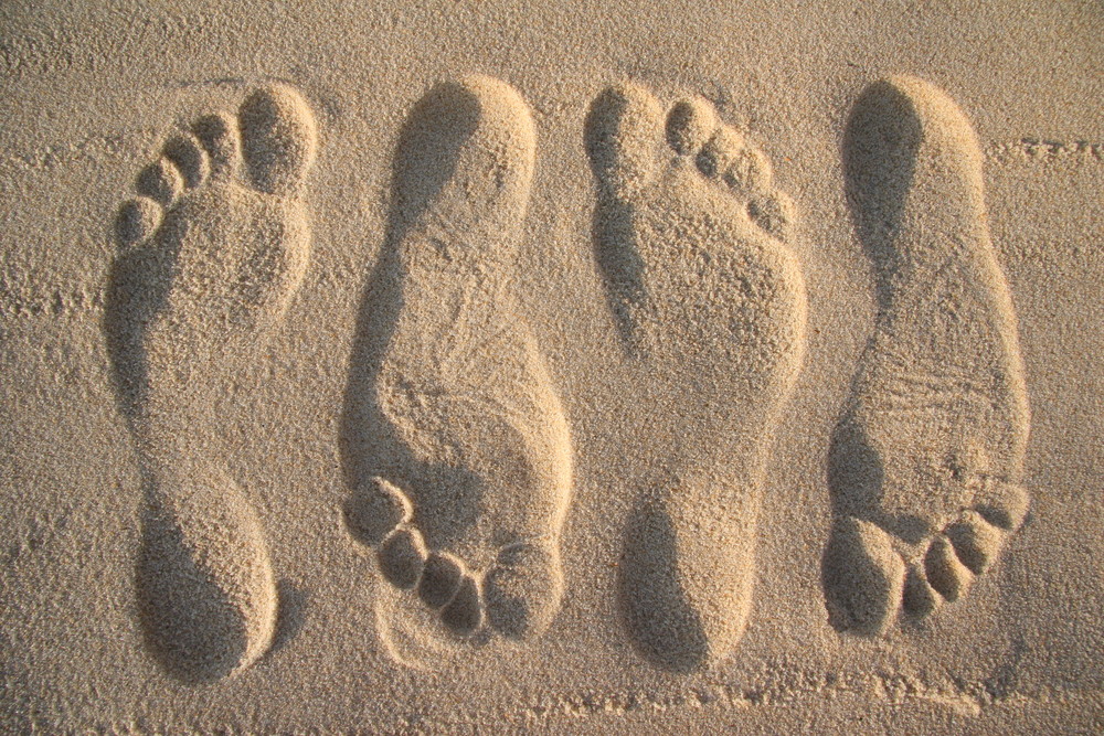 Fußspuren im Sand Foto & Bild | erwachsene, zwei menschen, mehrere