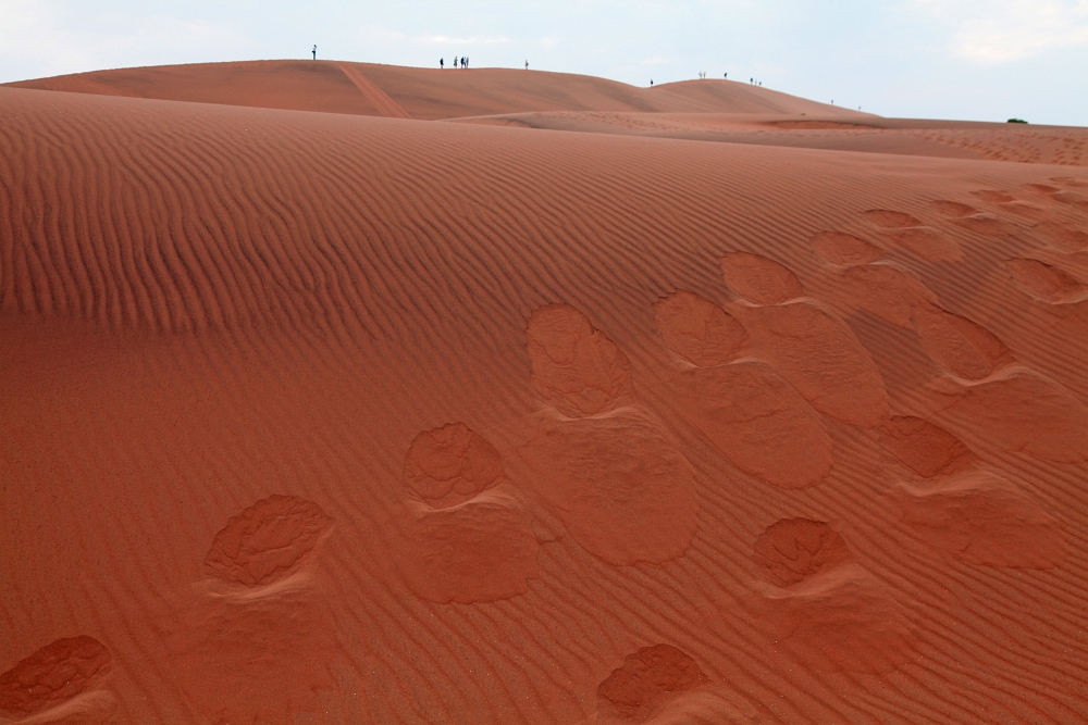 Fussstapfen am Deadvlei