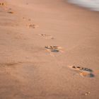 Fußstapfen im Sand 