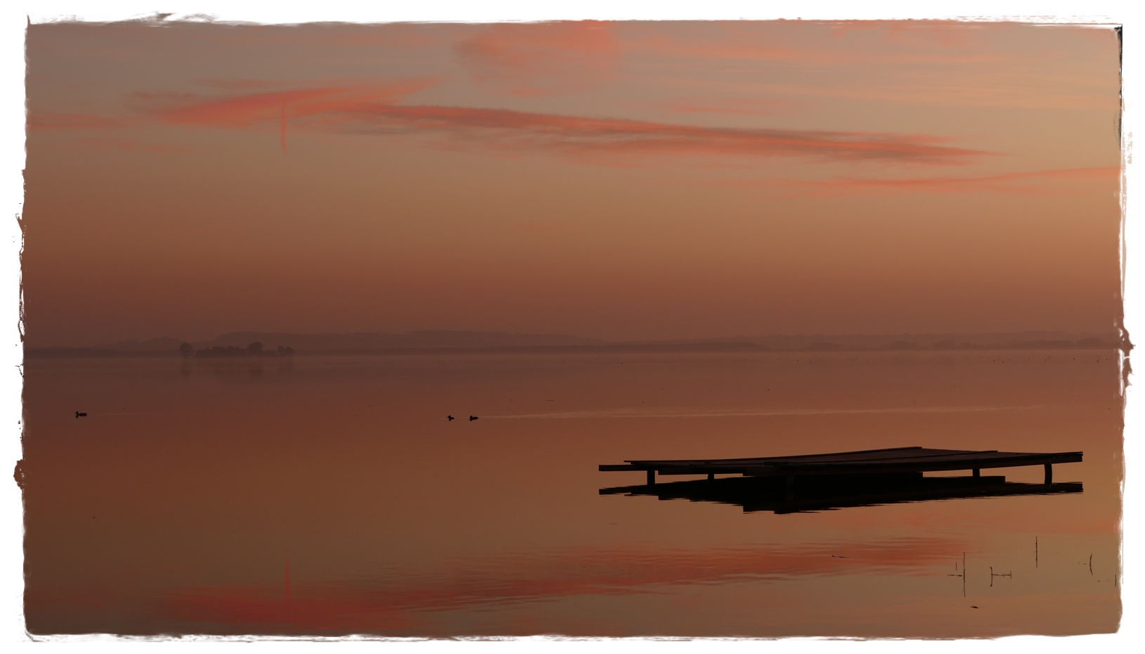 Futonbett im Wasser