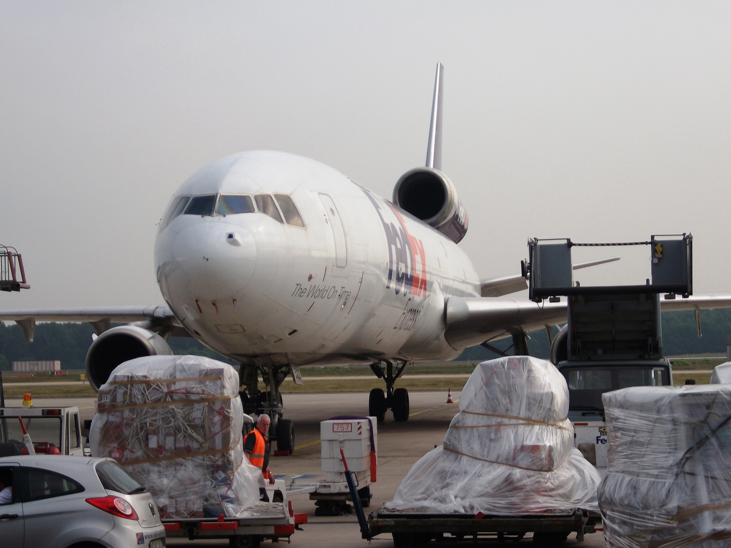 FX MD11 wartet auf Beladung