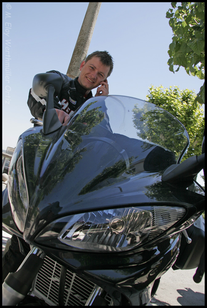 FZ600 and it's owner.......a break at Penedés