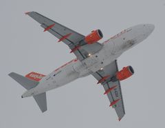 G-EZAX - easyJet Airbus A319-111