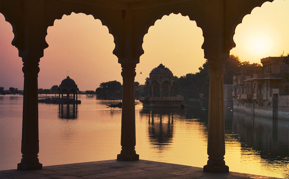 Gadsisar See; Rajasthan, Indien von pixelmuse 