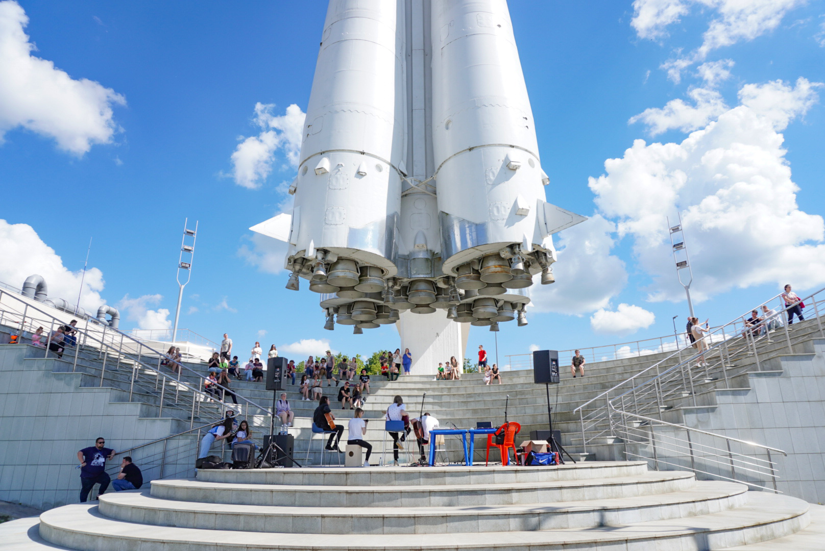 Gagarins Rakete "Wostok" als Konzertkulisse