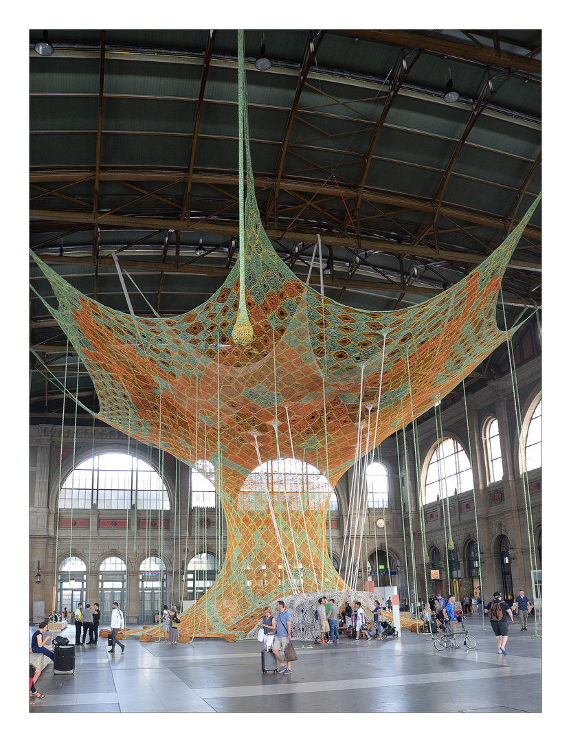 «GaiaMotherTree» im Hauptbahnhof Zürich.