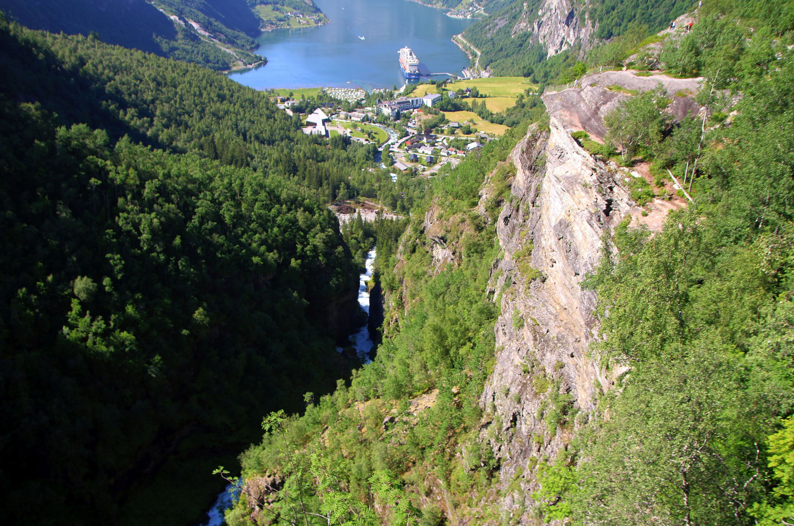 Gairanger-Fjord und Storsaetter Wasserfall