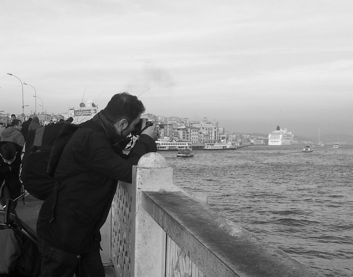 Galata Brücke - Goldenes Horn / ISTANBUL