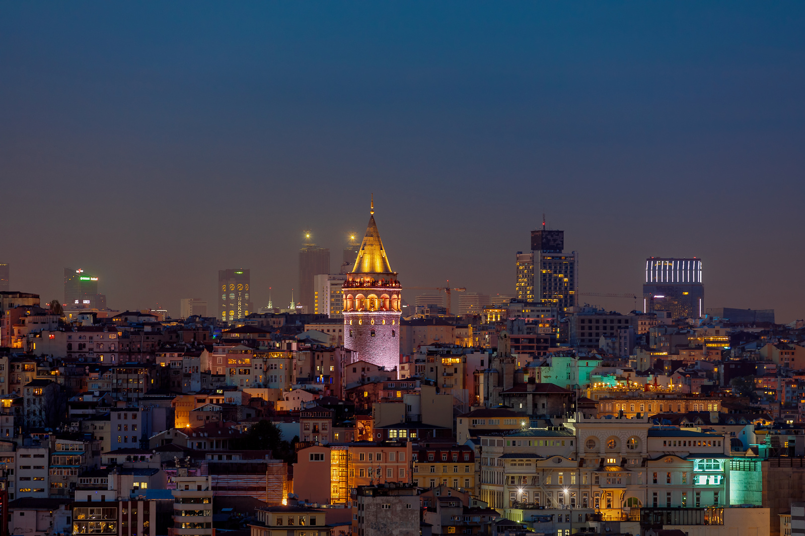 Galata Turm von Eminönü aus gesehen